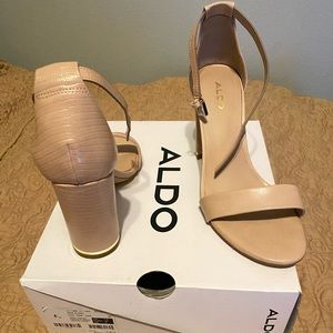 Aldo, shoes. 7.5 light tan color used, in good shape..